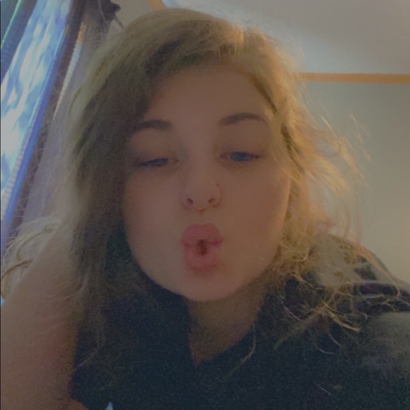 Meet your Posher, Mady - Picture 1 of 2